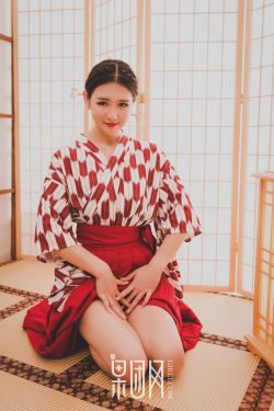 女子裸奔